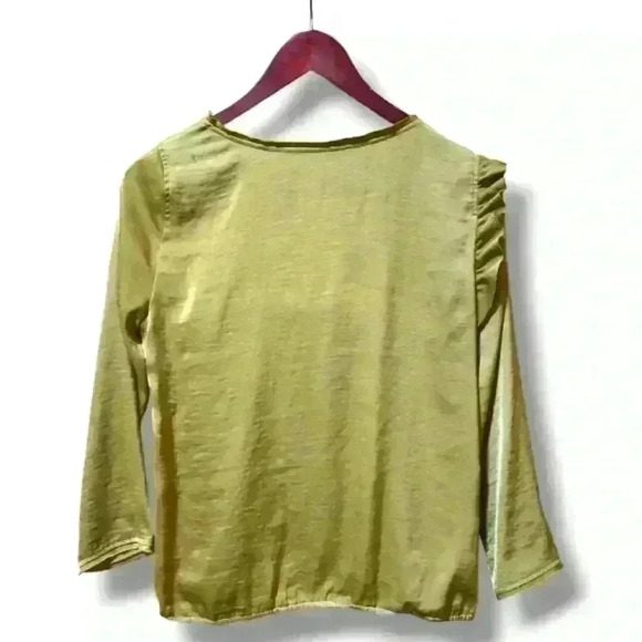 BCBGMaxazria Peridot Green Ruffle Pleated Shoulder Blouse| size Small #030 - Picture 3 of 3